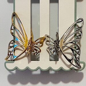 Gold & Silver Butterfly Hair Clips
Size: Approx. 2 inches
Color: Gold and Silver